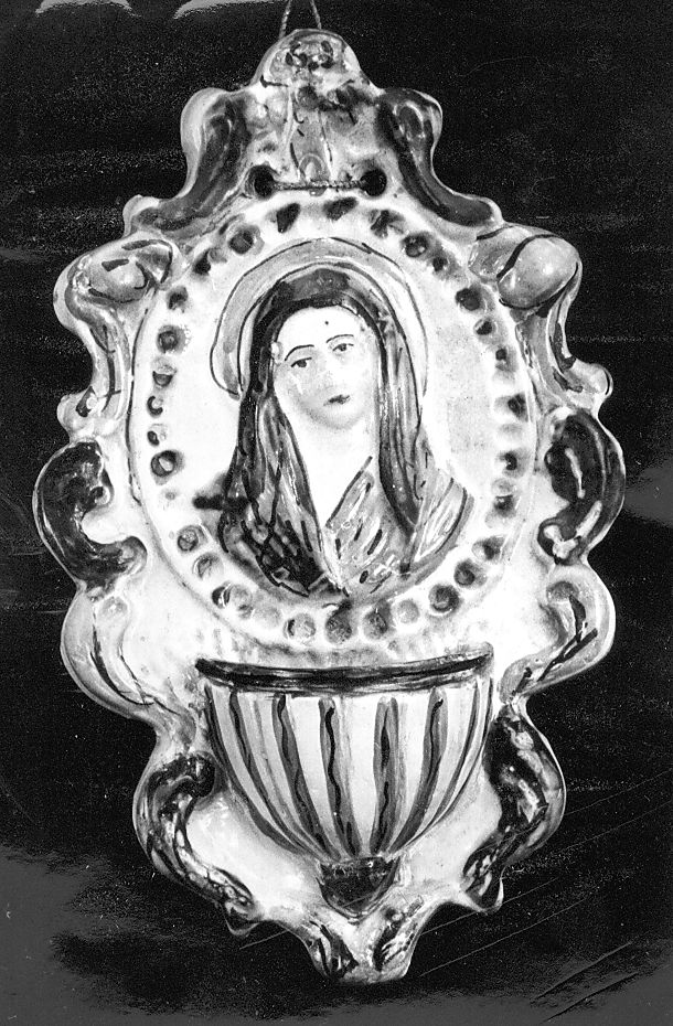 Madonna (acquasantiera da parete) - manifattura Italia centrale (ultimo quarto sec. XVII)