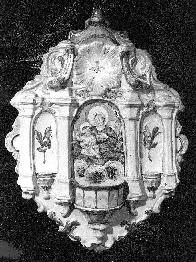 Madonna con Bambino (acquasantiera da parete) di Grue Francesco Saverio Maria (maniera) (fine/inizio secc. XVIII/ XIX)