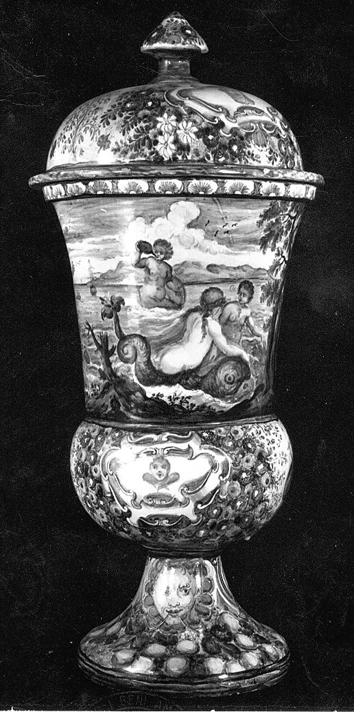 mitologie marine (vaso da farmacia, elemento d'insieme) di Grue Liborio (attribuito), Grue Francesco Saverio di Giovanni (attribuito) (sec. XVIII)