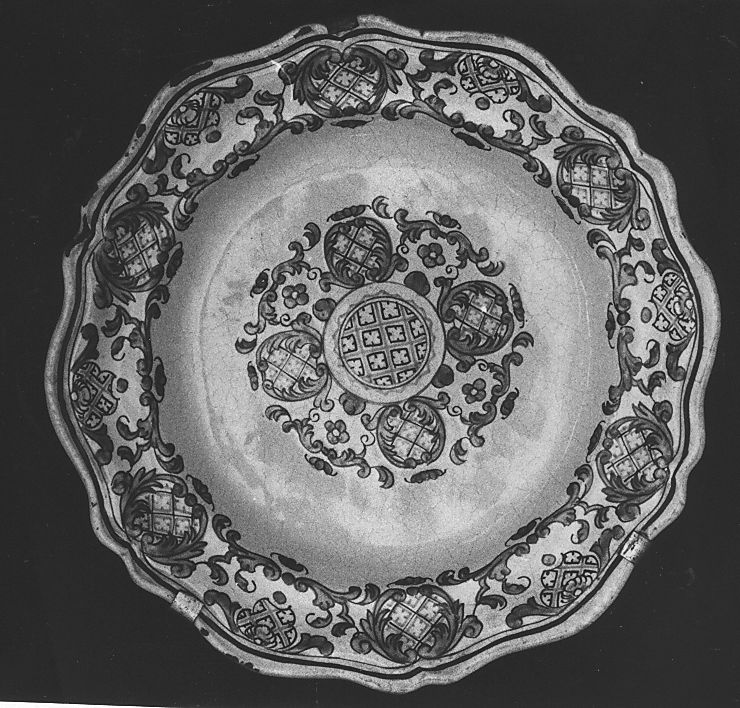 motivi decorativi floreali (piatto) - manifattura Italia centrale (sec. XVIII)