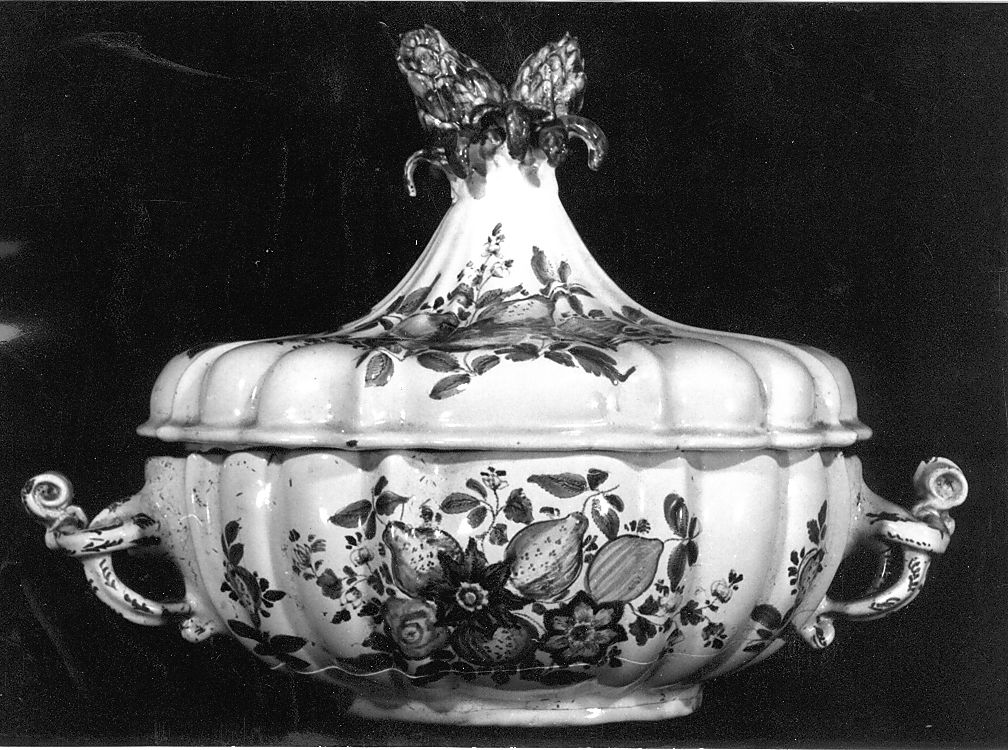 motivi decorativi floreali (zuppiera) di Fuina Gesualdo (attribuito) (fine/inizio secc. XVIII/ XIX)