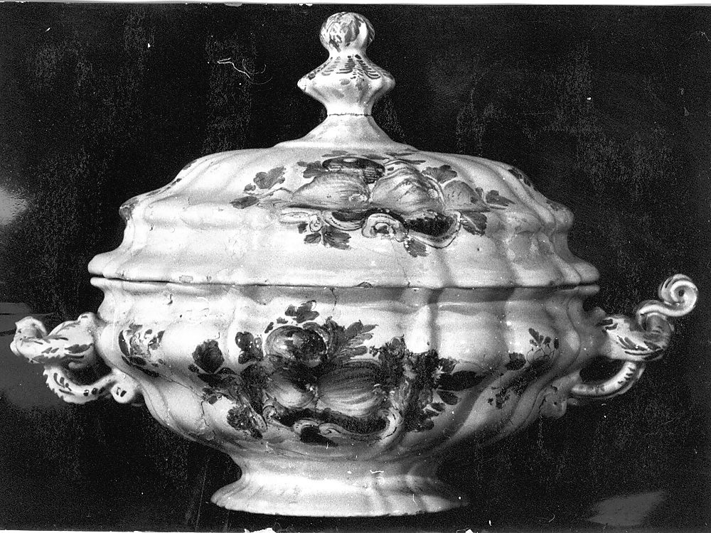 motivi decorativi floreali (zuppiera) di Fuina Gesualdo (attribuito) (fine sec. XVIII)