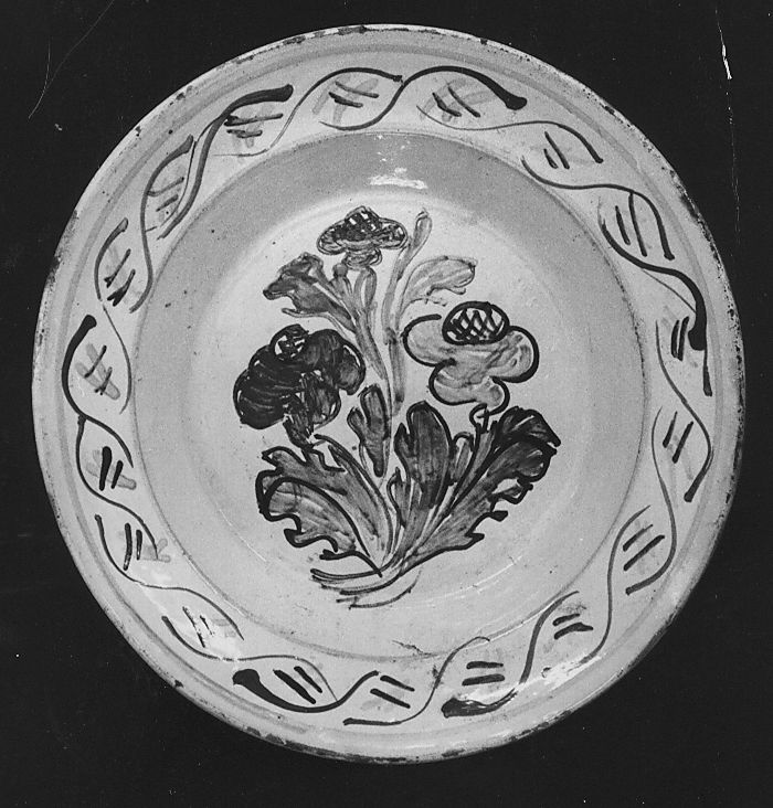 motivi decorativi floreali (piatto) - manifattura Italia centrale (fine/inizio secc. XVI/ XVII)