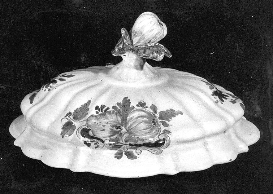 motivi decorativi floreali (coperchio di zuppiera) - manifattura Italia centrale (sec. XVIII)