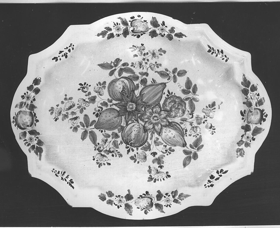 motivi decorativi floreali (piatto) di Fuina Gesualdo (attribuito) (fine/inizio secc. XVIII/ XIX)