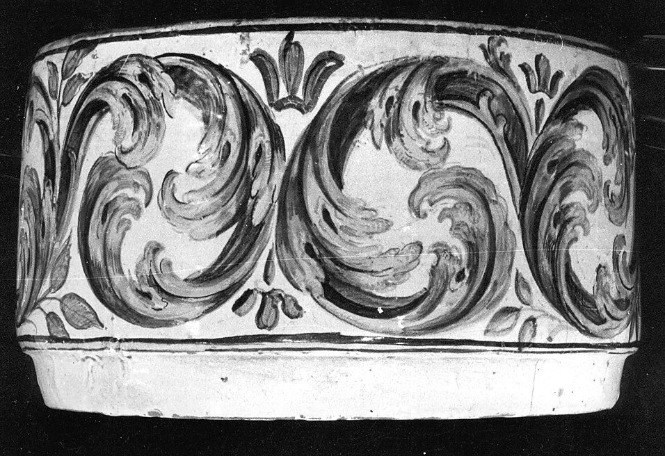 motivi decorativi floreali (vaschetta) - manifattura Italia centrale (sec. XVIII)