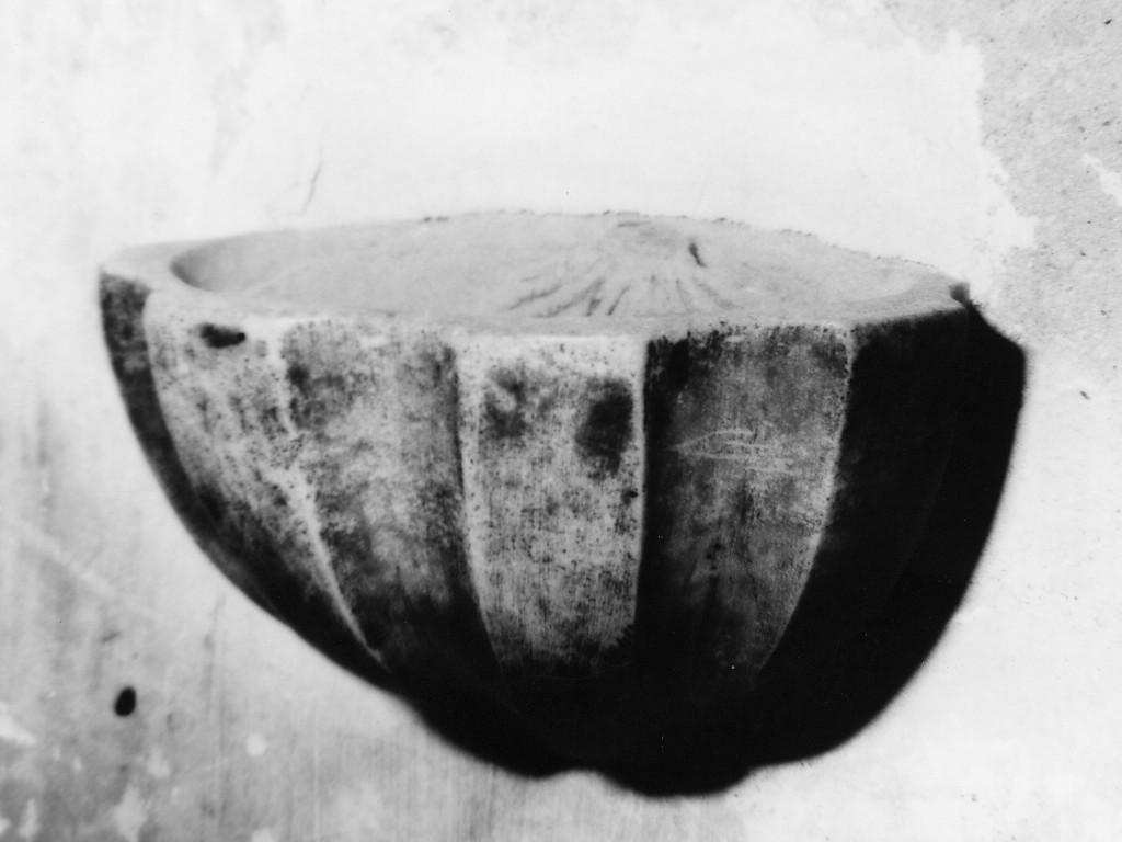 acquasantiera da parete - produzione abruzzese (seconda metà sec. XVIII)