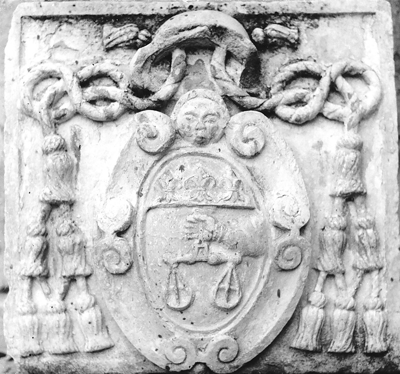 stemma vescovile (rilievo) - ambito Italia centrale (sec. XVI)