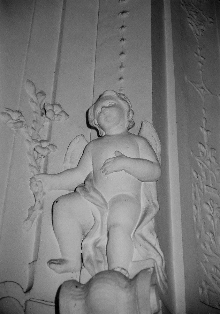 angelo con giglio (scultura, coppia) di Gianni G (cerchia) (sec. XVIII)