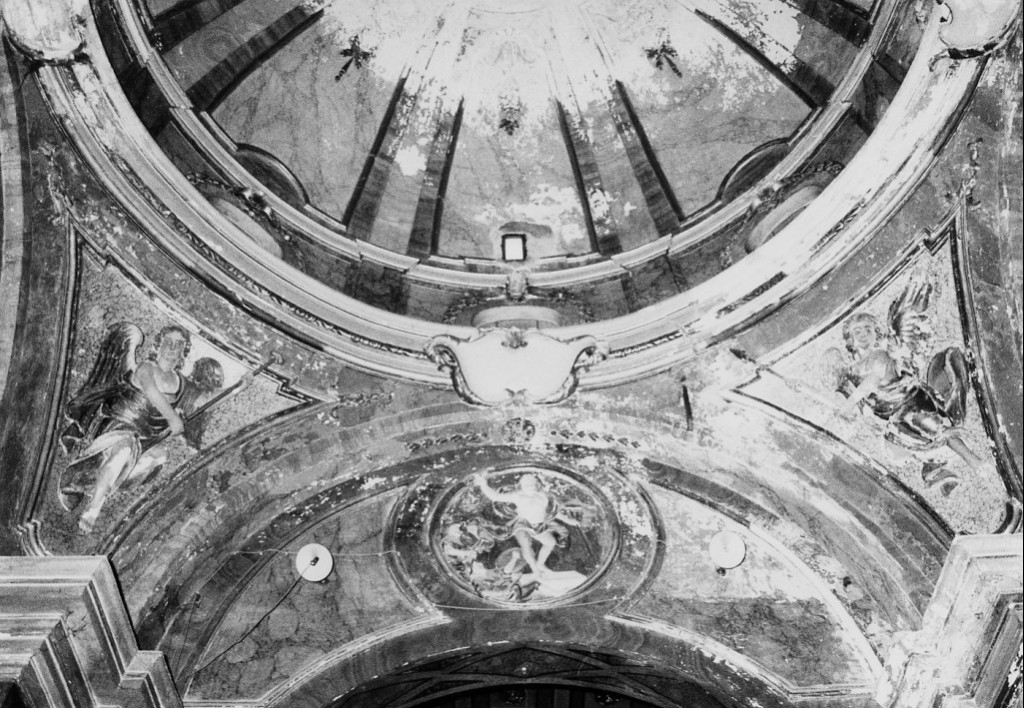 angeli con i simboli della passione (decorazione plastico-pittorica, serie) di Terzani Alessandro (cerchia) (secc. XVIII/ XIX)
