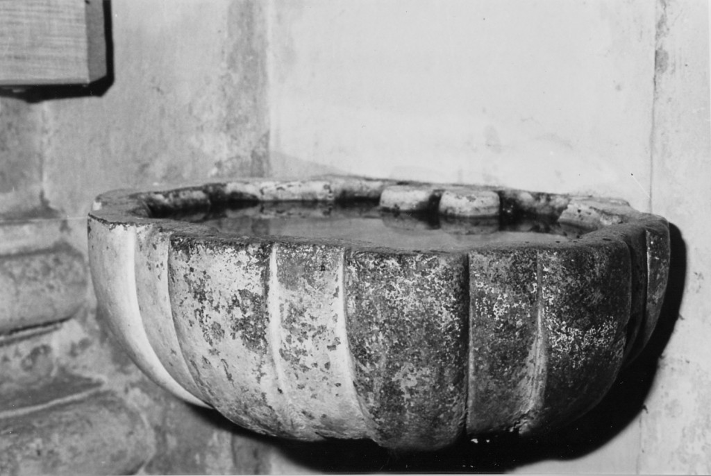 acquasantiera da parete - ambito abruzzese (sec. XVIII)