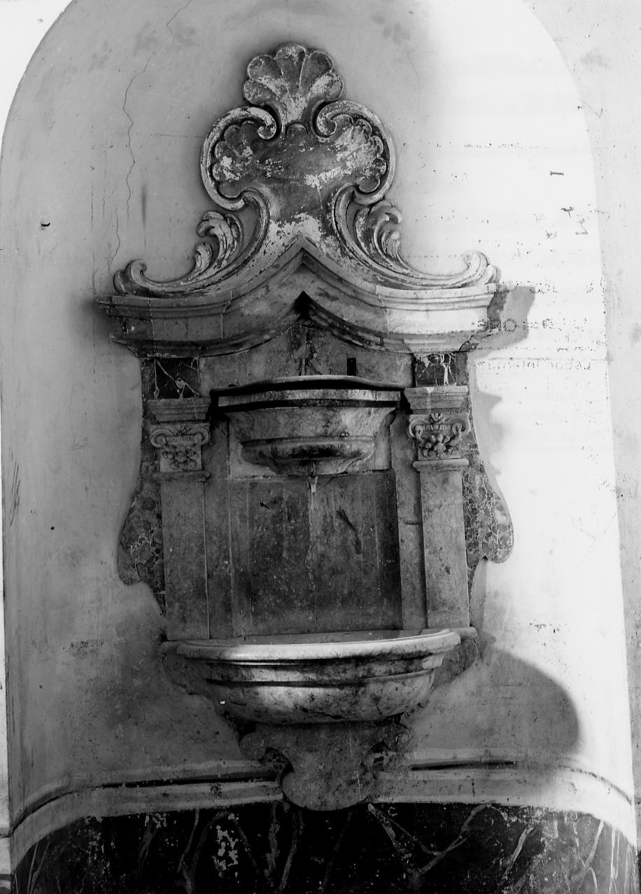 acquasantiera da parete, opera isolata - bottega Italia centrale (sec. XVIII)