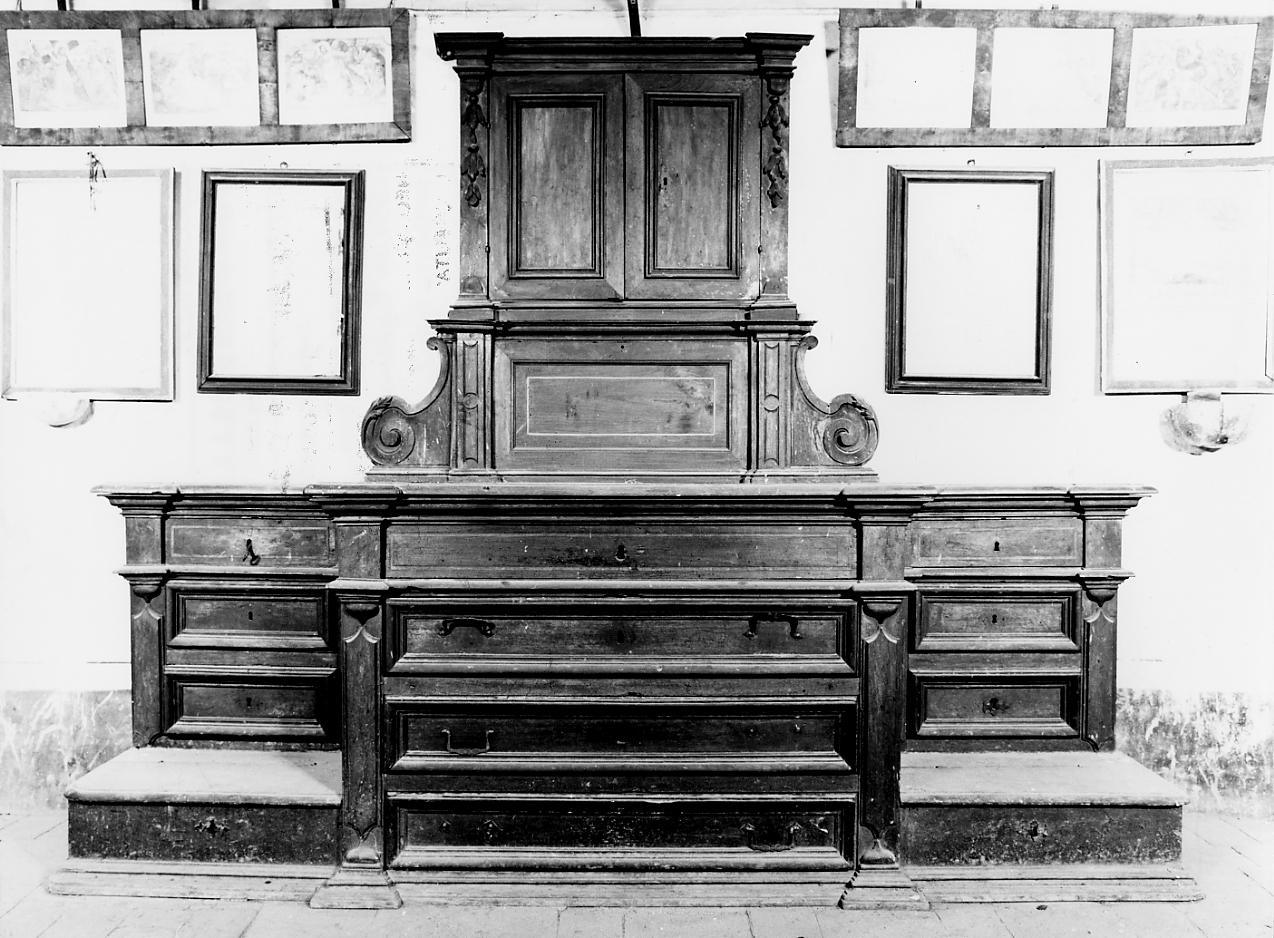 mobile da sacrestia con alzata, opera isolata - bottega Italia centrale (sec. XVIII)