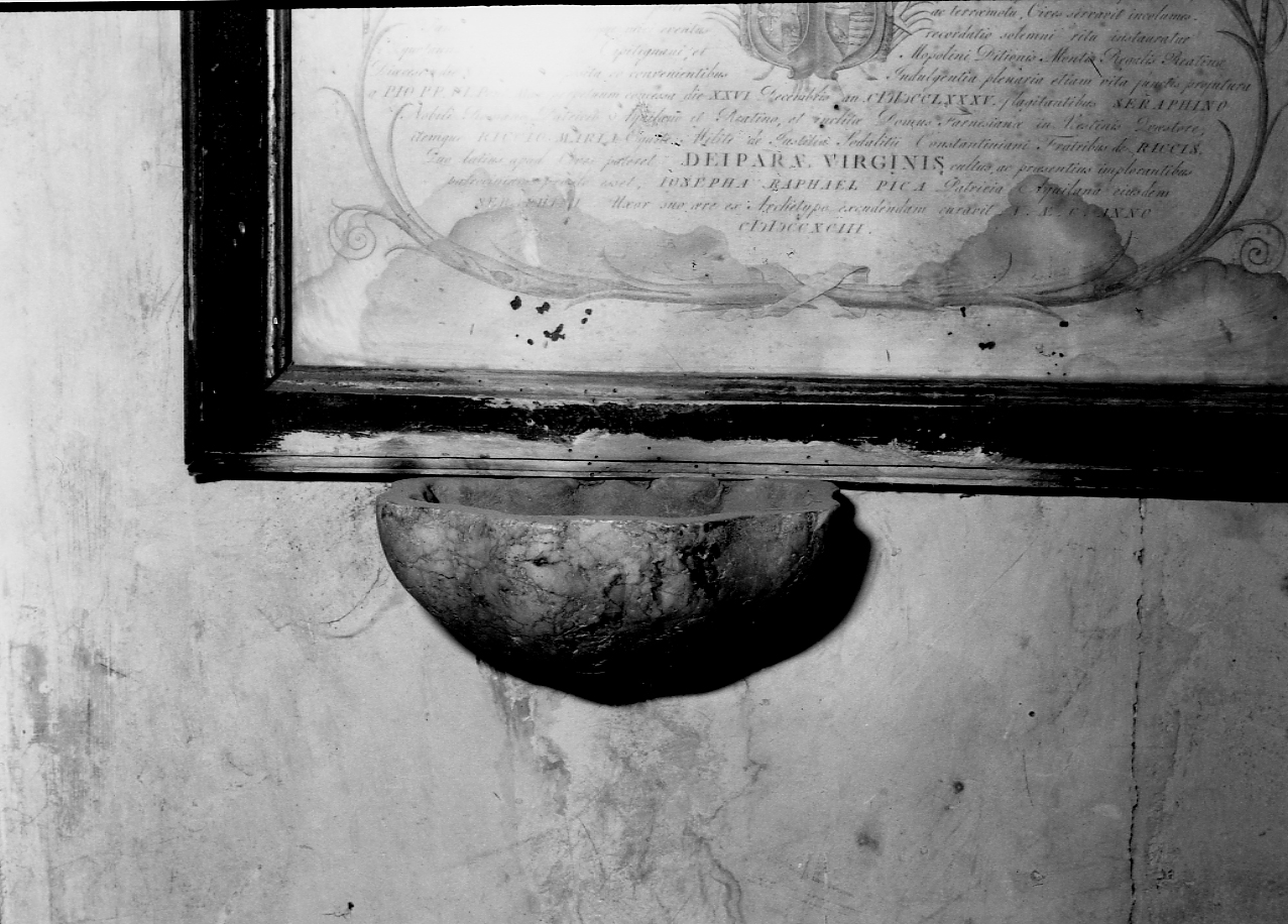 acquasantiera da parete, opera isolata - bottega Italia centrale (sec. XIX)