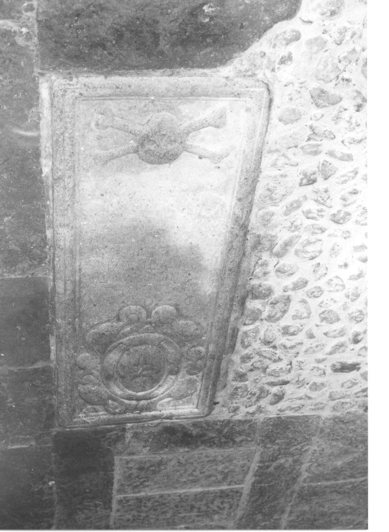lapide tombale, opera isolata - bottega Italia centrale (sec. XVII)