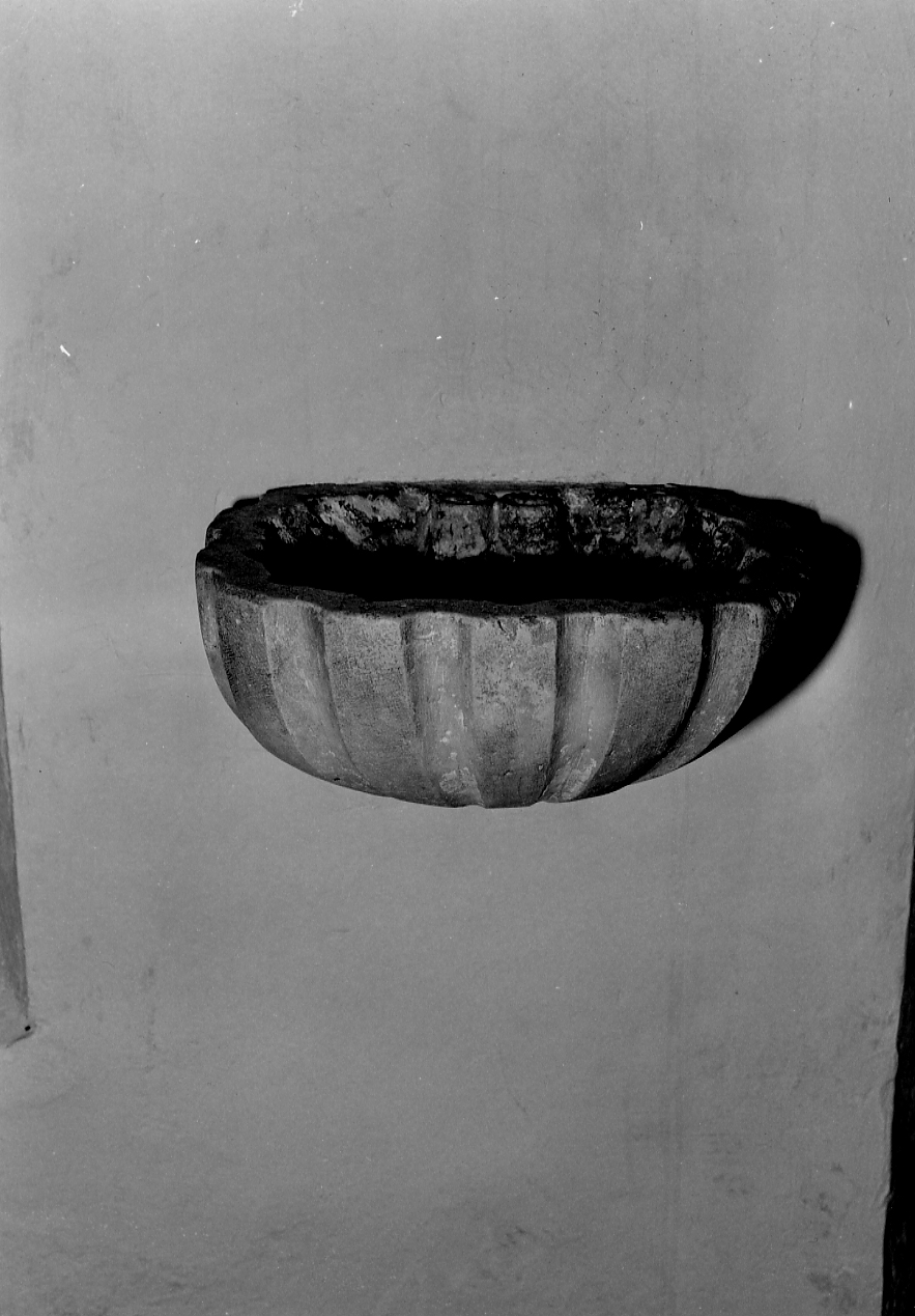 acquasantiera da parete, opera isolata - bottega Italia centrale (sec. XVII)