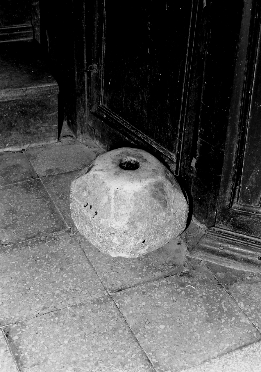 base per croce, opera isolata - bottega Italia centrale (sec. XVII)