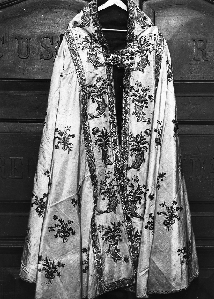 piviale, opera isolata - bottega Italia centrale (secc. XVII/ XVIII)