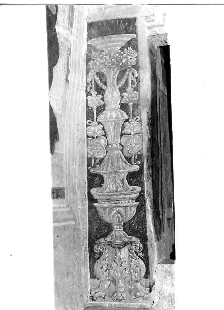 motivo decorativo a candelabra, motivi decorativi a candelabra (dipinto, opera isolata) di Sebastiano di Cola da Cosentino (attribuito) (secc. XV/ XVI)
