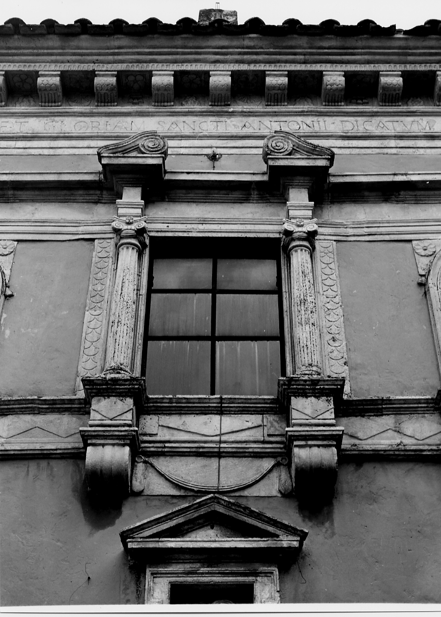 mostra di finestra, opera isolata - bottega Italia centrale (sec. XVII)