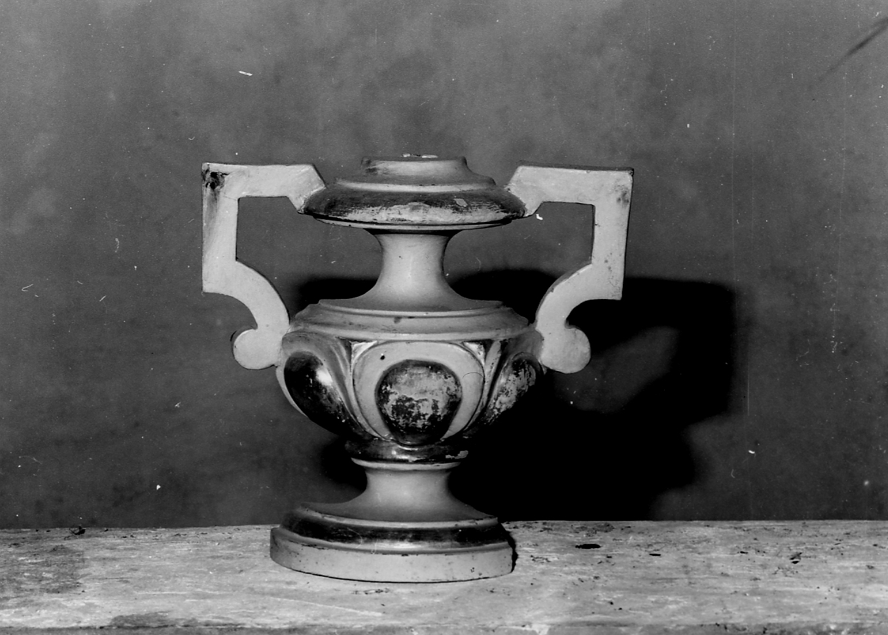 vaso d'altare con composizione floreale, serie - bottega Italia centrale (sec. XIX)