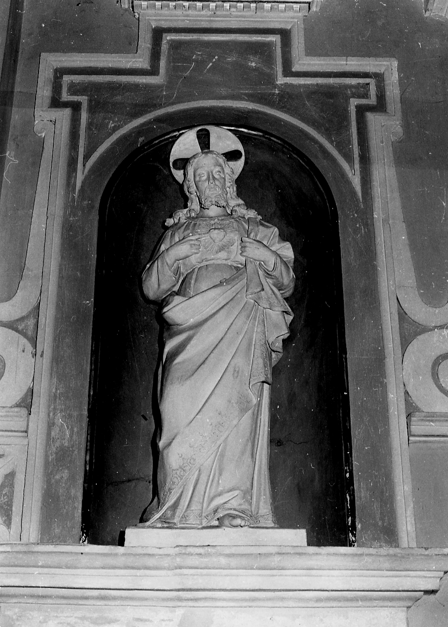 Sacro Cuore di Gesù, Sacro Cuore di Gesù (statua, opera isolata) di Fenenziani Giovanni (attribuito), Fenenziani Bernardino (attribuito) (sec. XX)