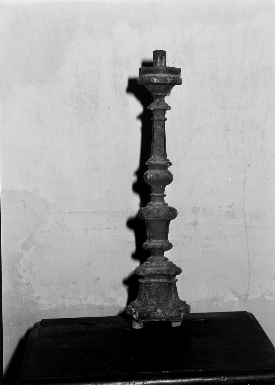 candeliere, opera isolata - bottega Italia centrale (sec. XVIII)