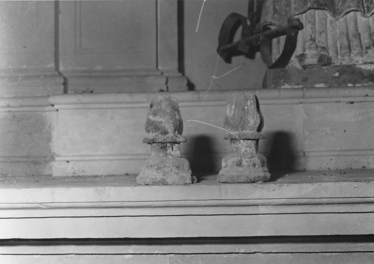 acroterio, serie - bottega Italia centrale (sec. XVI)