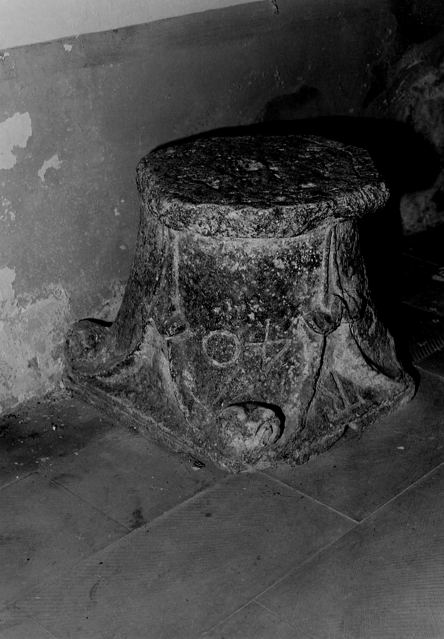 capitello, opera isolata - bottega Italia centrale (sec. XVI)