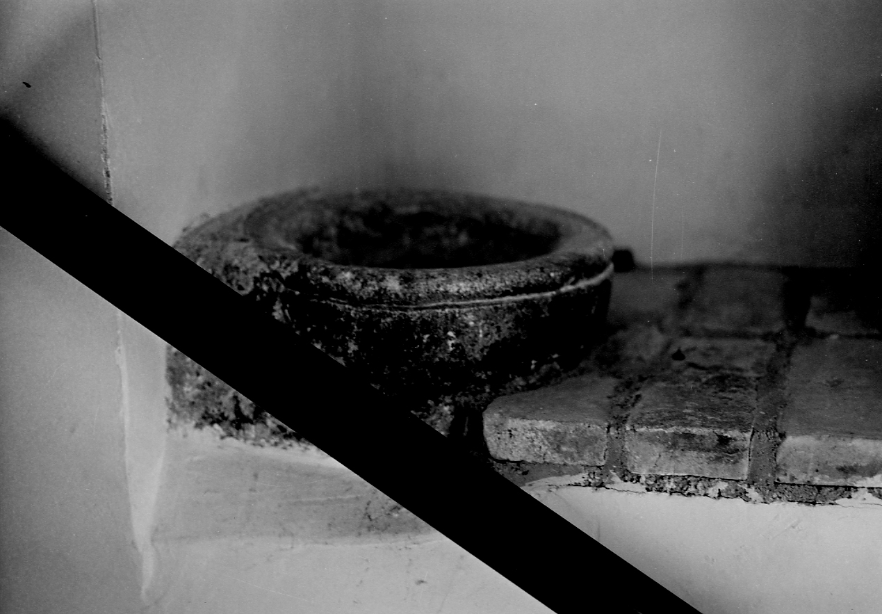 acquasantiera, opera isolata - bottega Italia centrale (sec. XVIII)