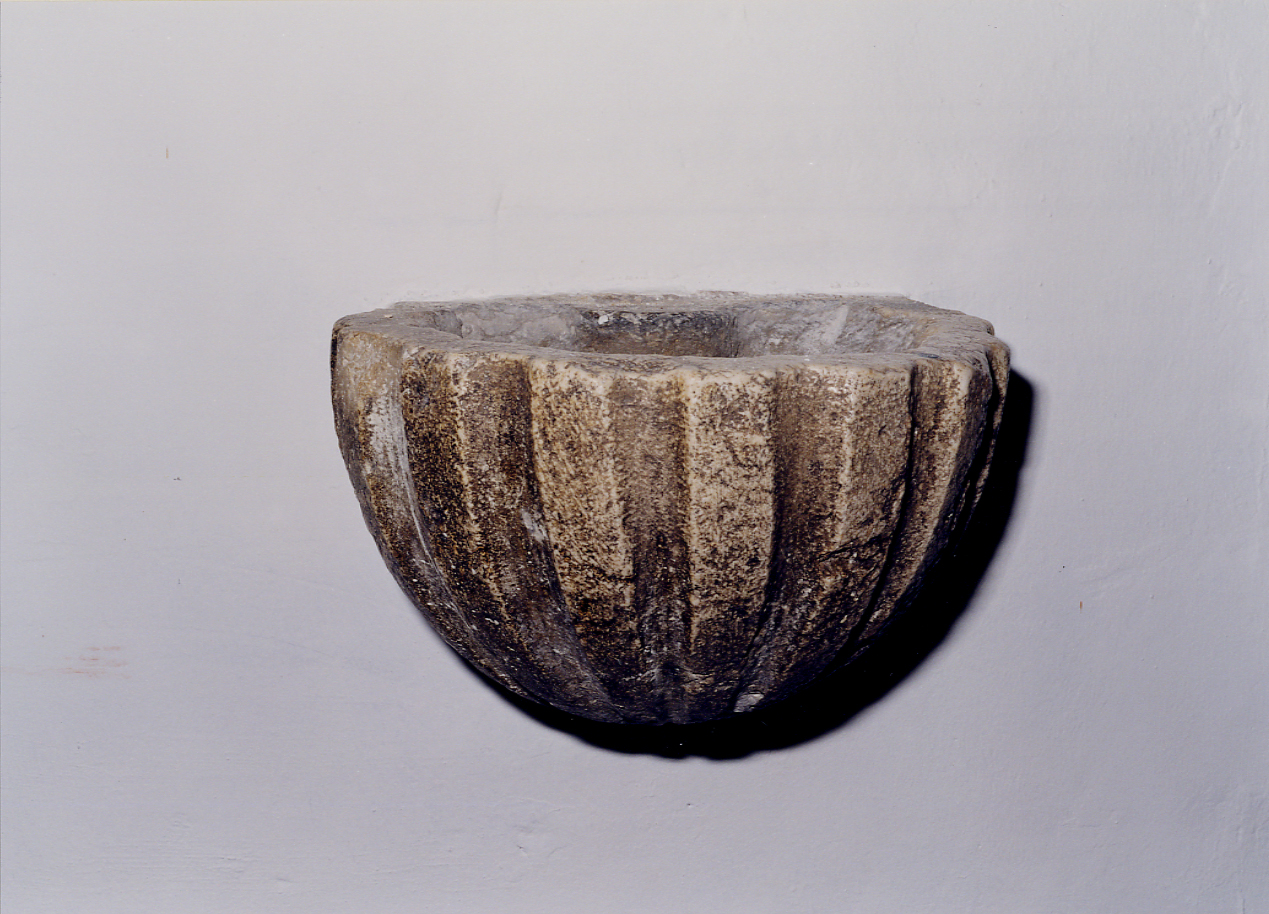 acquasantiera da parete, opera isolata - bottega Italia centrale (sec. XVIII)