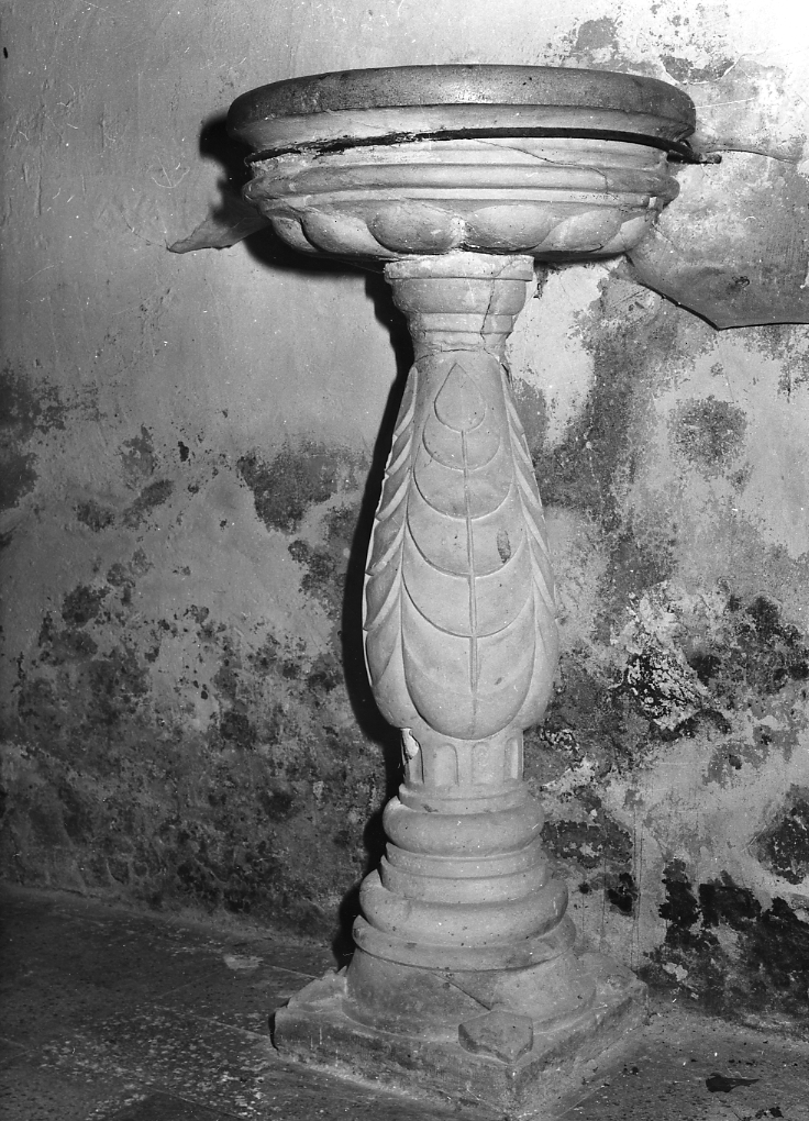 acquasantiera - a fusto, opera isolata - bottega Italia centrale (sec. XVI, sec. XVII)