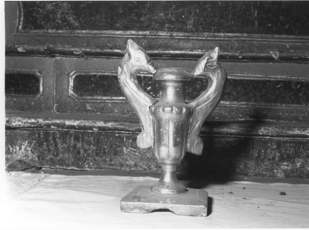 vaso d'altare con composizione floreale, serie - bottega Italia centrale (sec. XIX)