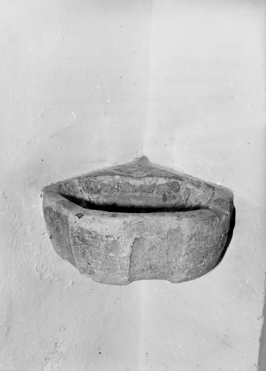 acquasantiera, opera isolata - bottega Italia centrale (sec. XVII)