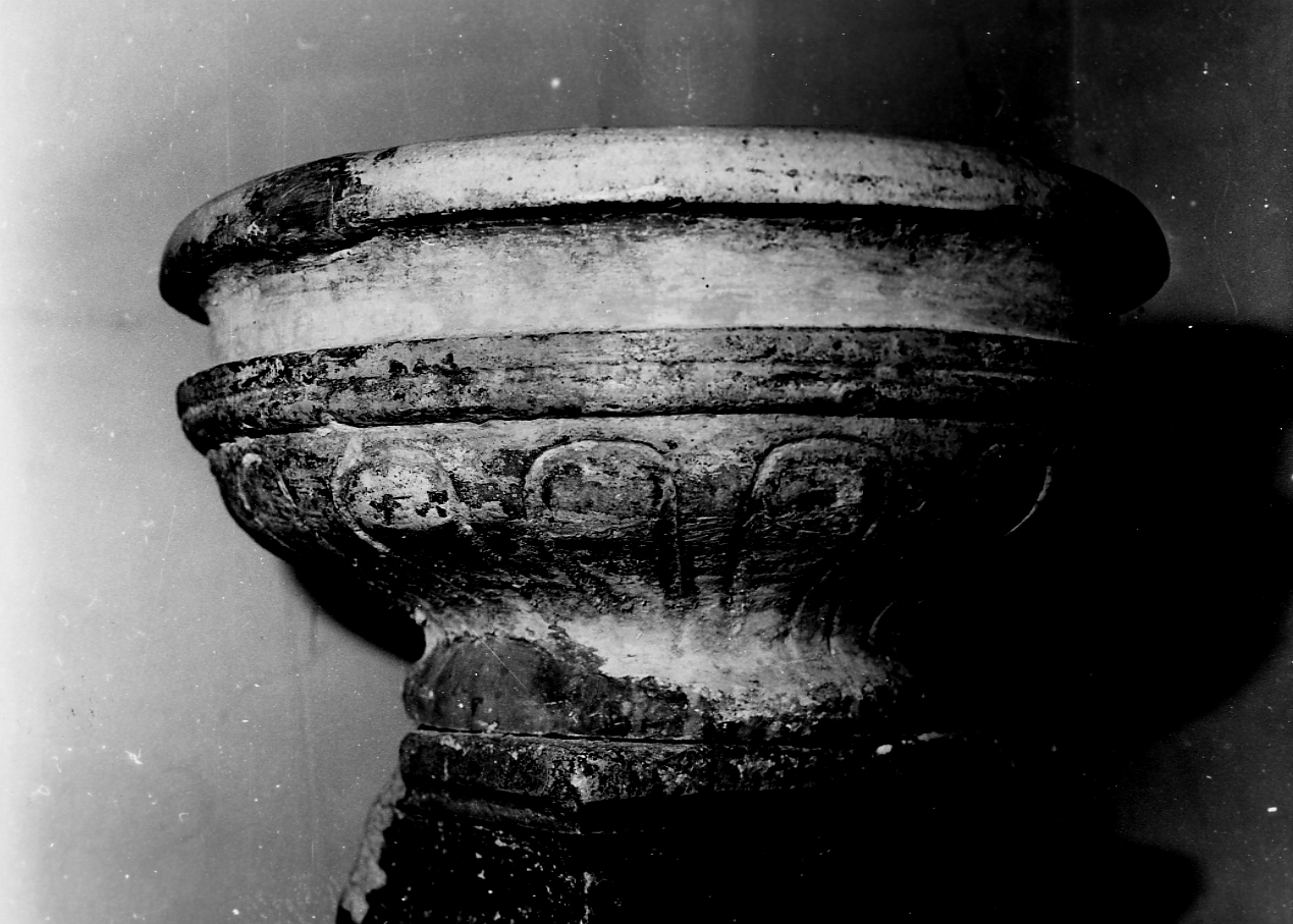 vasca di acquasantiera - ambito Italia centrale (sec. XVI)