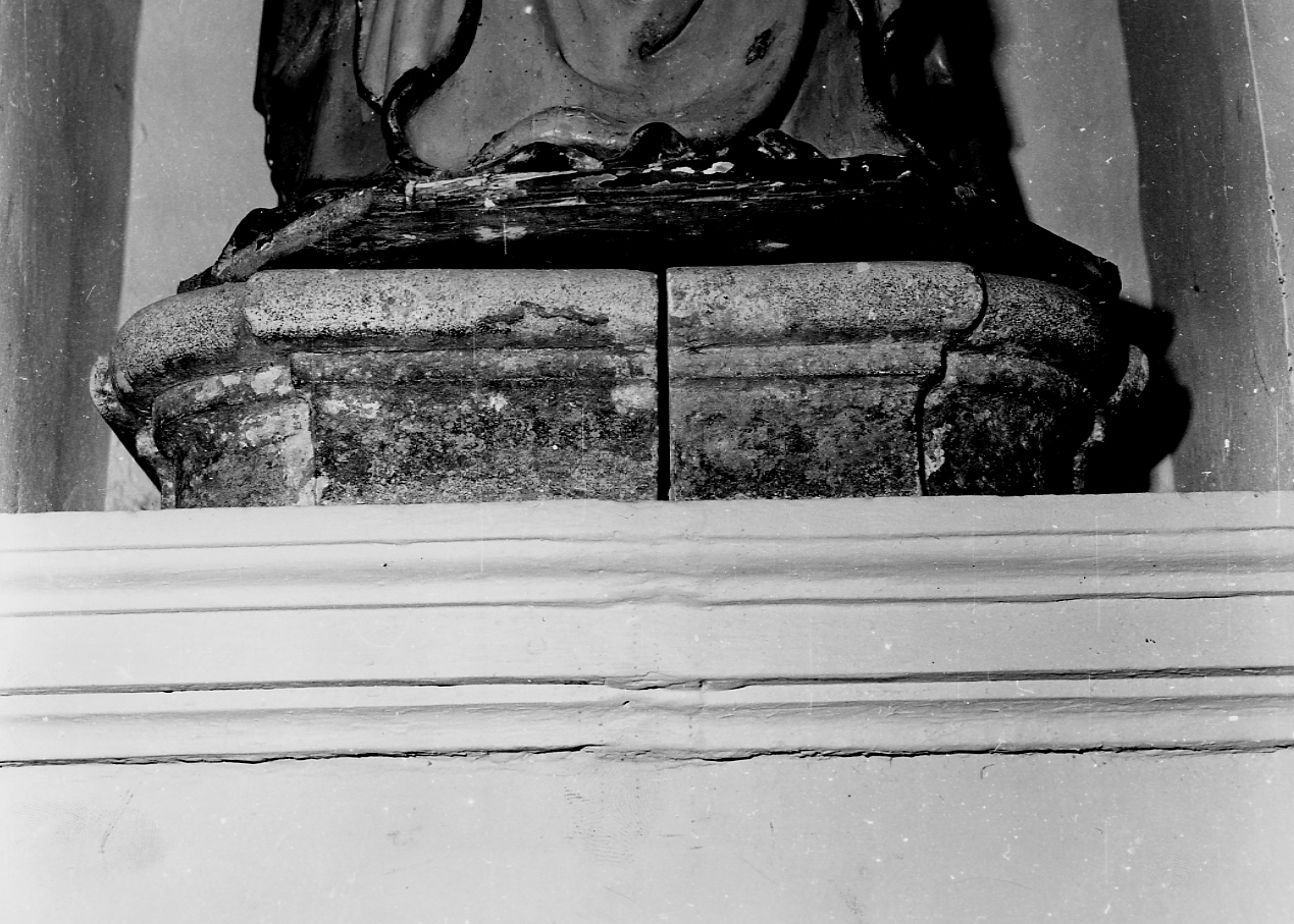 base di scultura - ambito Italia centrale (sec. XVI)