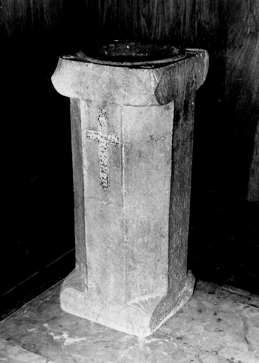 acquasantiera - a fusto - ambito aquilano (sec. XIX)