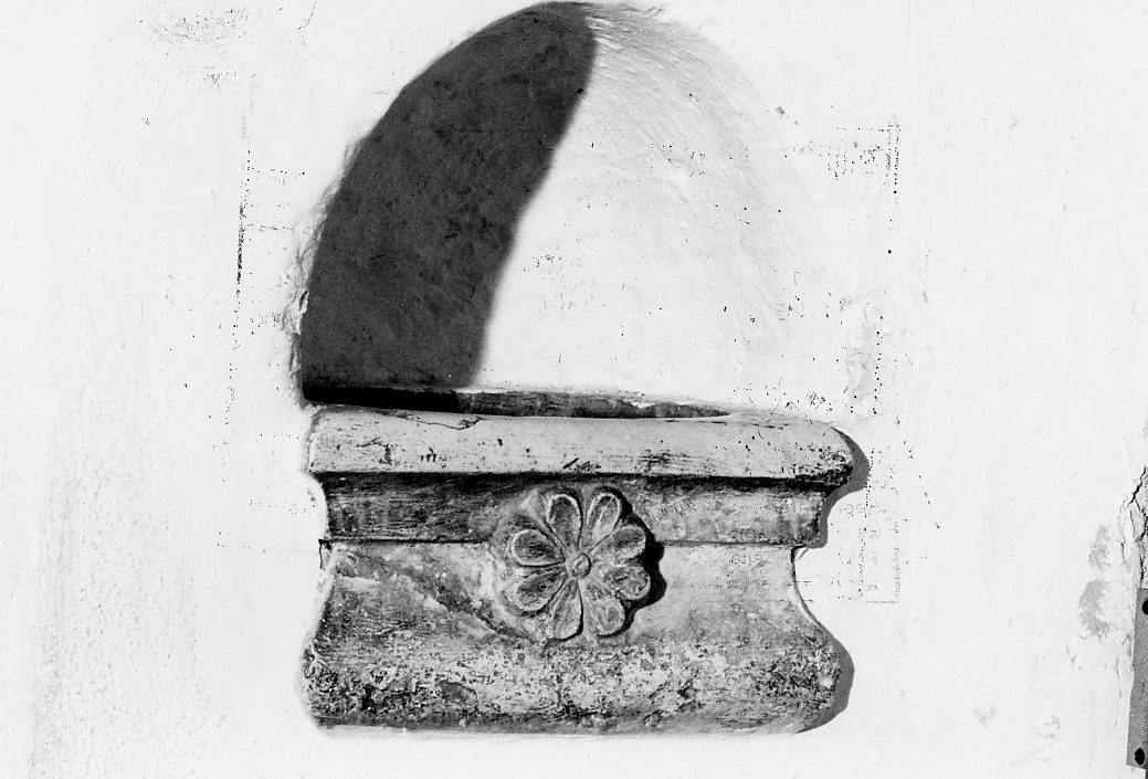 acquasantiera - da parete, opera isolata - ambito Italia centrale (sec. XVIII)