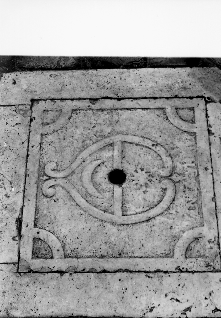 STEMMA GENTILIZIO (lapide) - ambito Italia centrale (sec. XVIII)