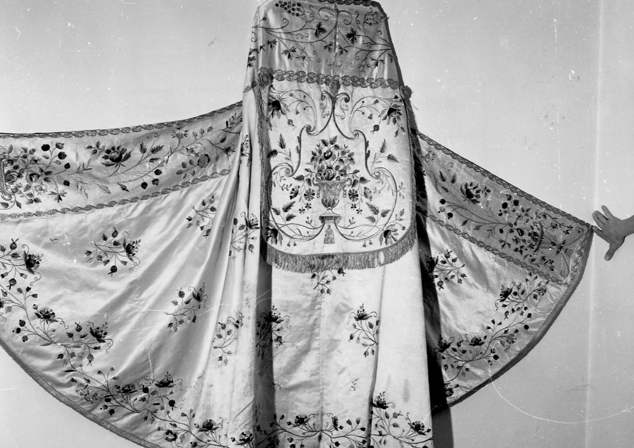 piviale - ambito Italia centrale (fine/inizio secc. XVIII/ XIX)