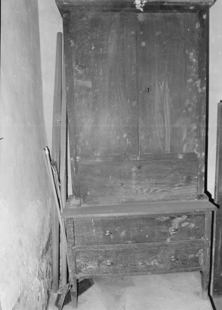 mobile da sacrestia - ambito Italia centrale (prima metà sec. XX)