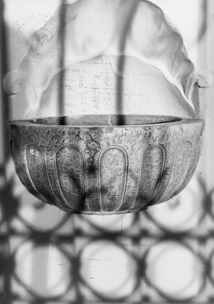 acquasantiera - a conchiglia - ambito Italia centrale (sec. XIX)