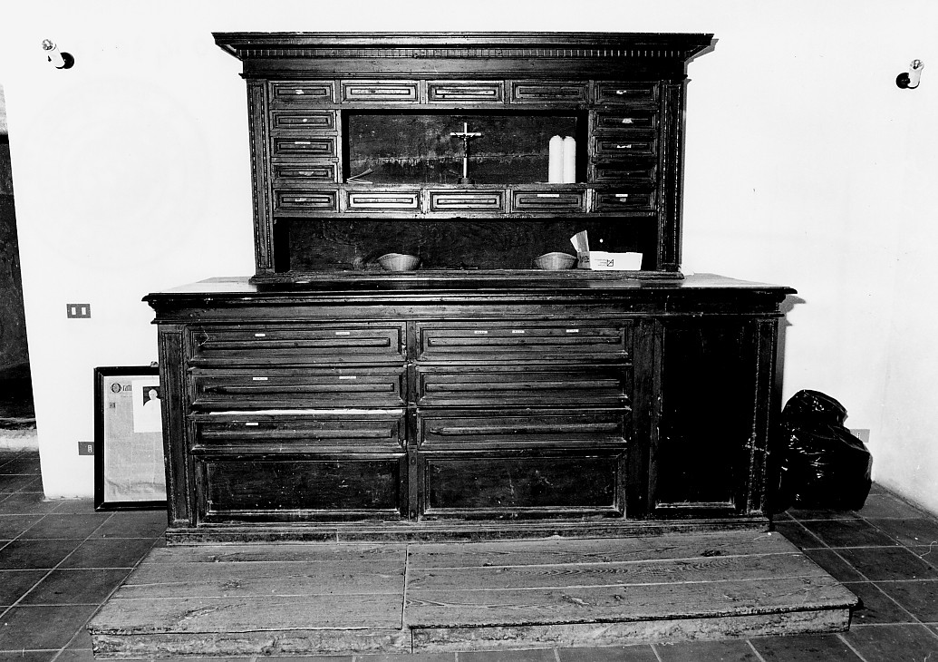mobile da sacrestia con alzata - ambito Italia centrale (sec. XIX)