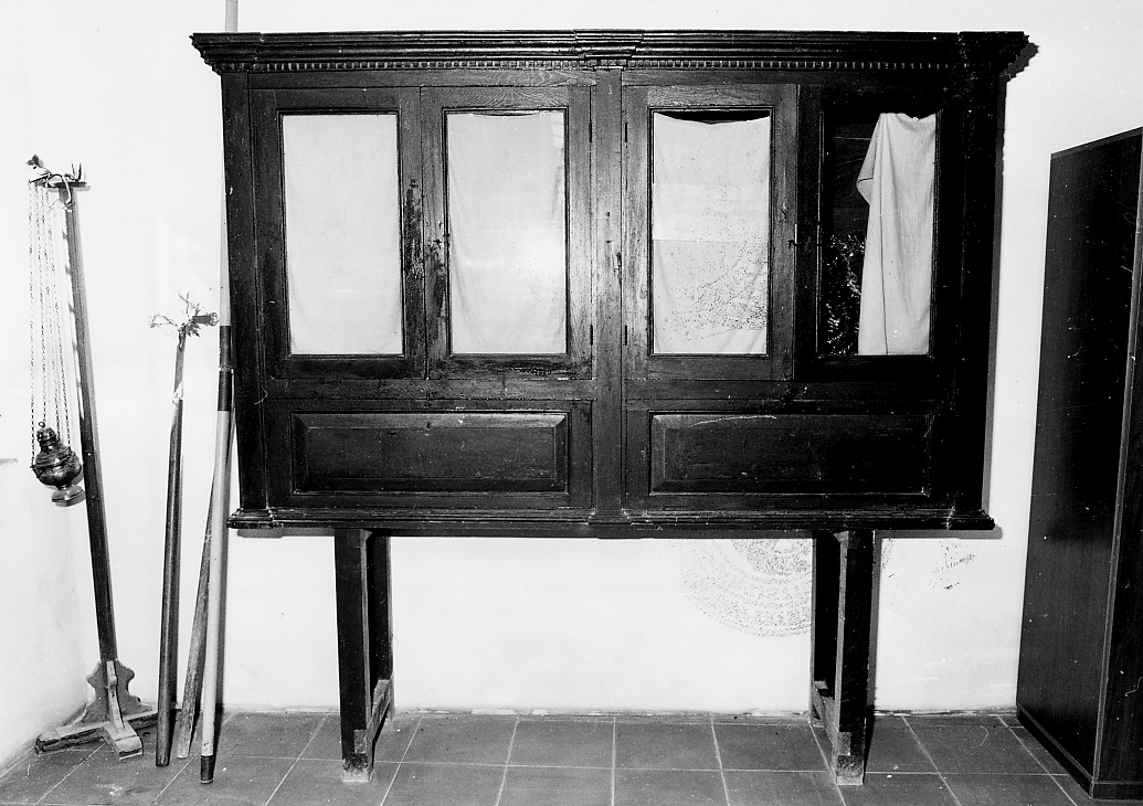 mobile da sacrestia - ambito Italia centrale (prima metà sec. XX)