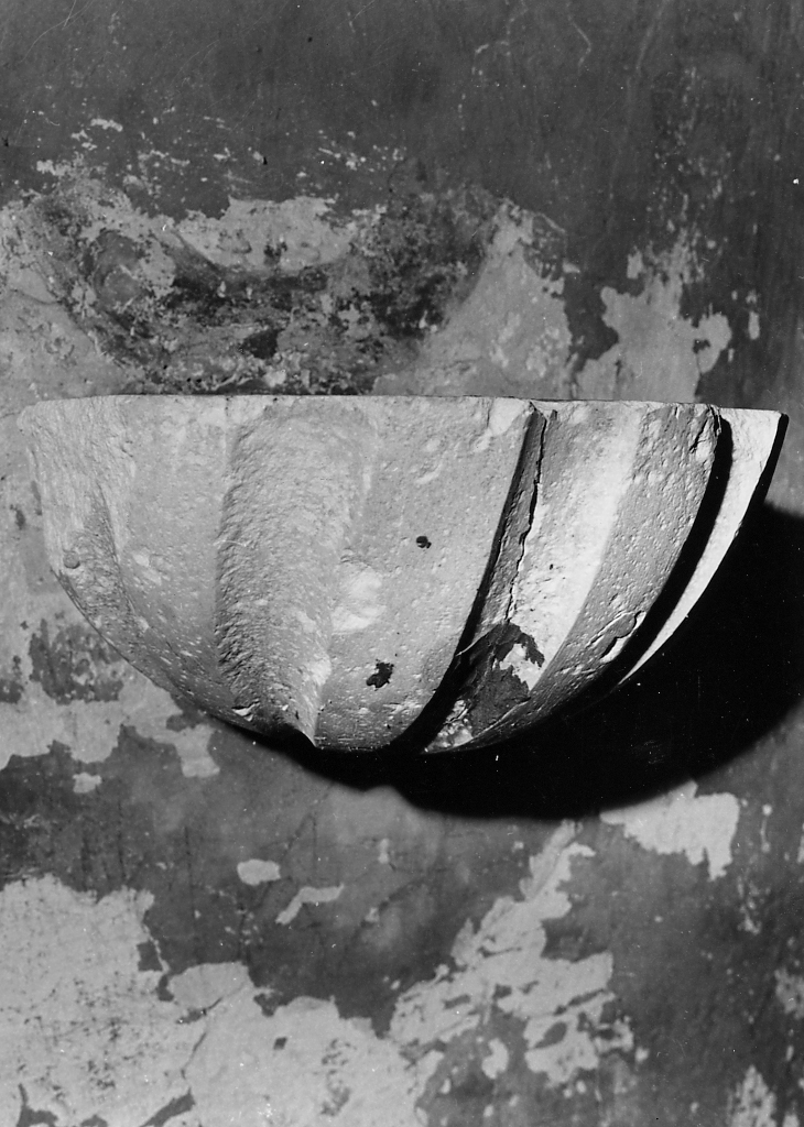 acquasantiera da parete, serie - ambito Italia centrale (sec. XIX)