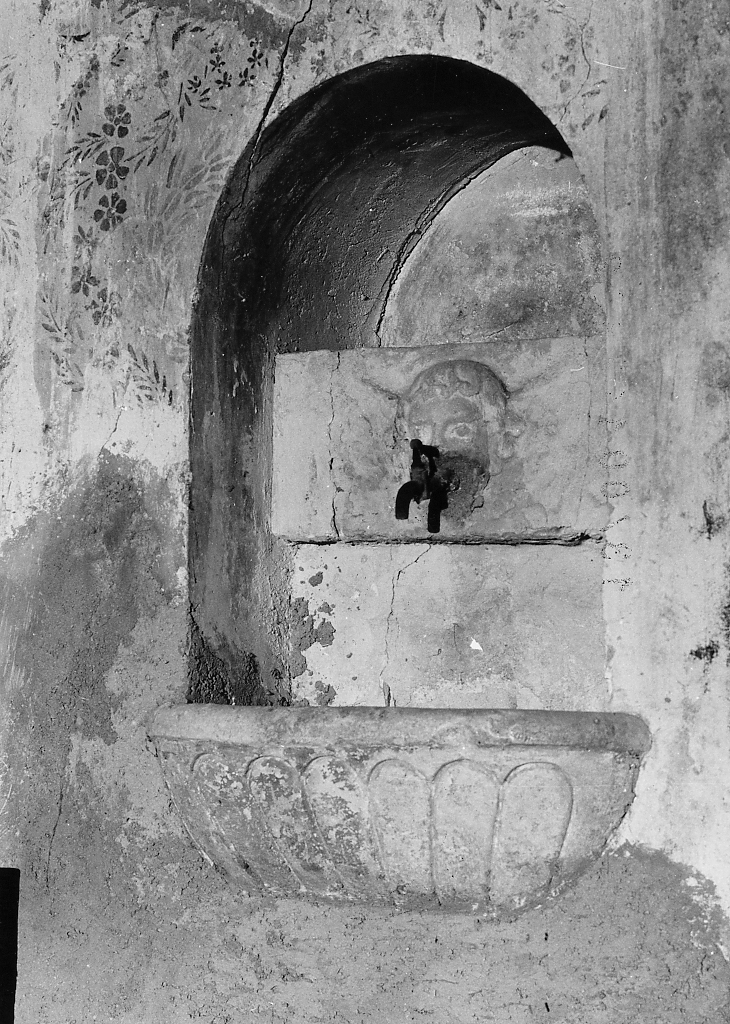 fontana - a muro, opera isolata - ambito Italia centrale (sec. XIX)