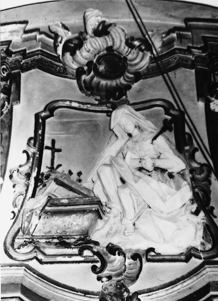Madonna Addolorata vicino al sepolcro (rilievo) di Capitani S (attribuito) (sec. XVIII)