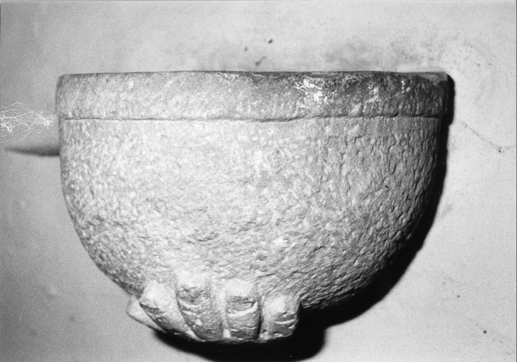 acquasantiera - ambito Italia centrale (fine/inizio secc. XIV/ XV)