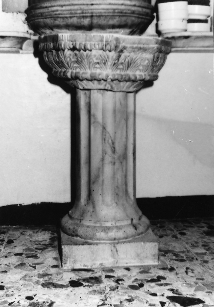 acquasantiera - a fusto - ambito Italia centrale (sec. XVI)