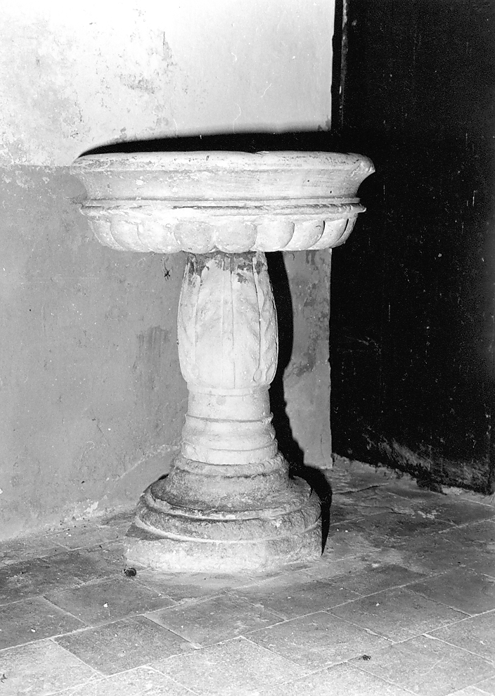 acquasantiera - a fusto, opera isolata - bottega Italia centrale (sec. XVI)